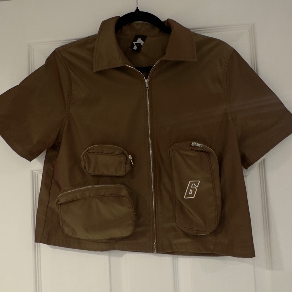 NWOT khaki / Brown Short Sleeve Zip-Up Blouse